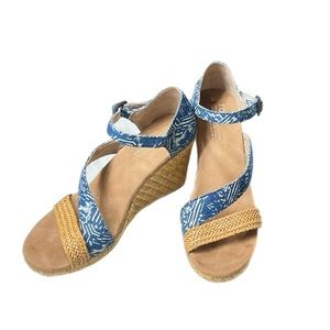 Toms Clarissa Blue Tan Wedge Size 8 Women Excellent Condition